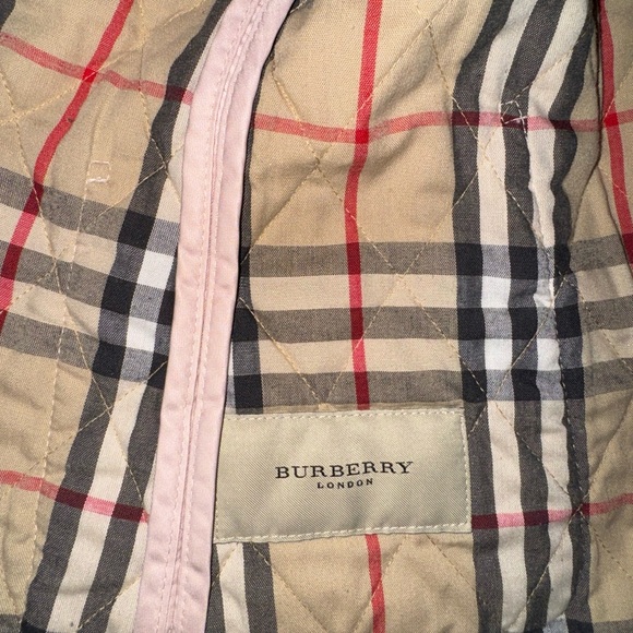 Rare BURBERRY light pink quilted jacket. - Picture 5 of 10